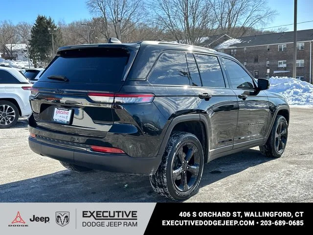 Used 2023 Black Jeep Altitude X image 4