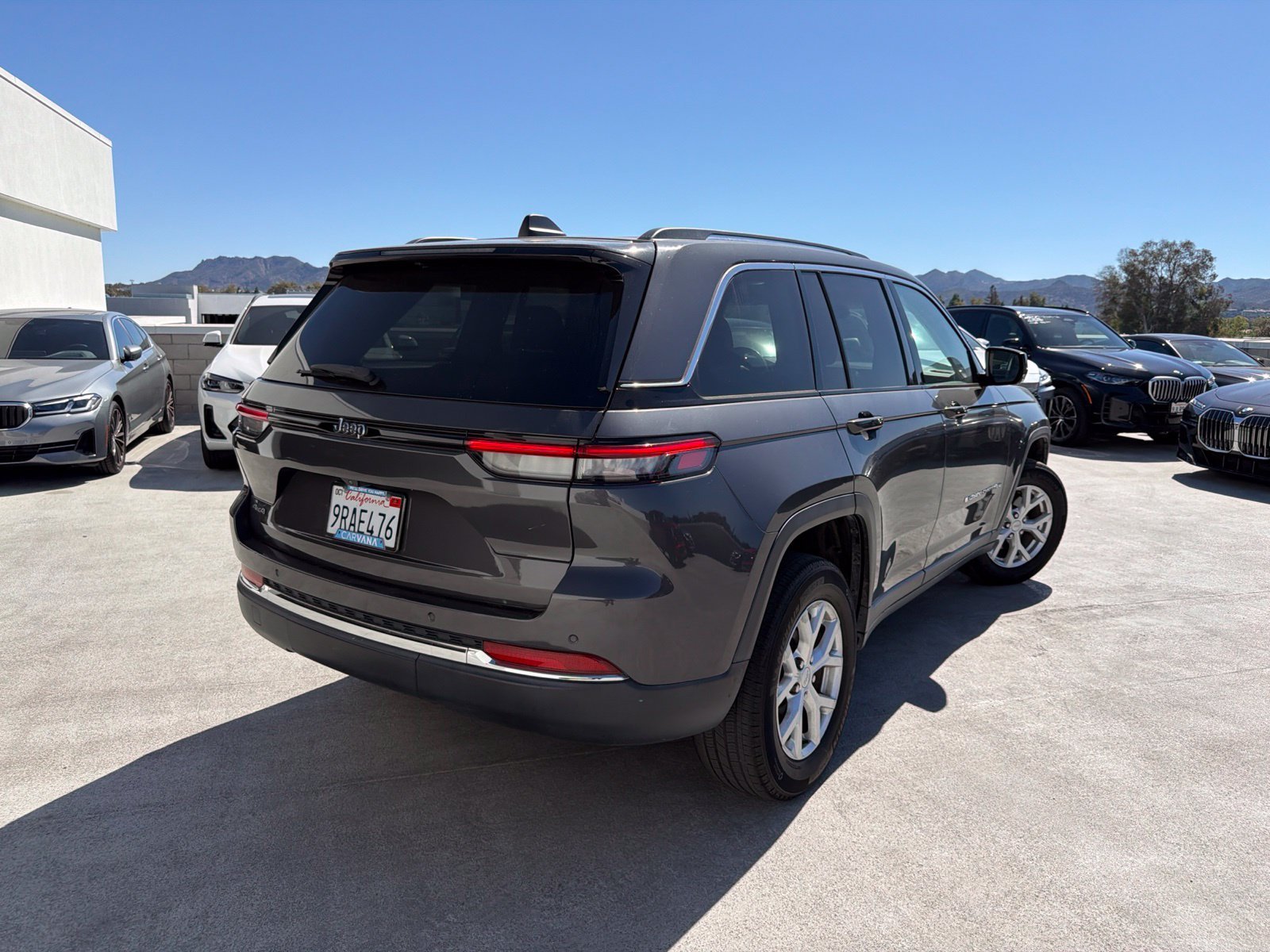 Used 2023 Baltic Gray Metallic Clearcoat Jeep Limited image 4