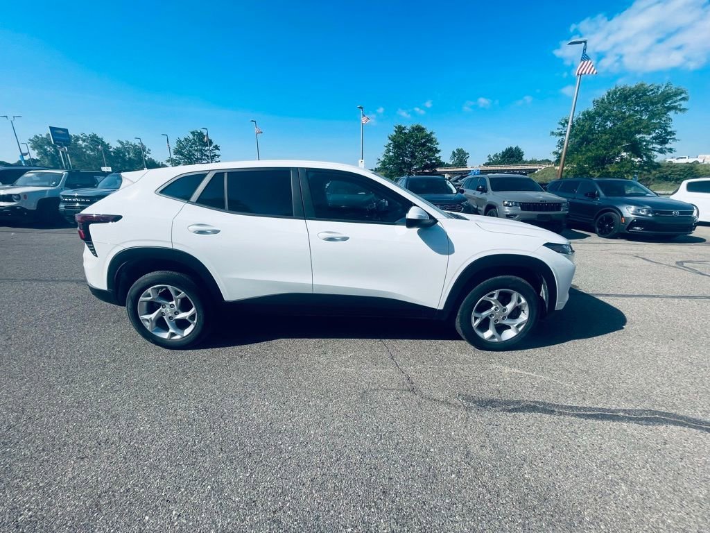 Used 2024 Summit White Chevrolet LS image 7