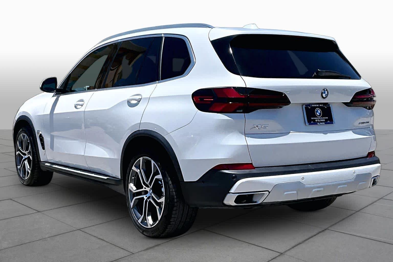 Used 2025 Mineral White Metallic BMW sDrive40i image 11