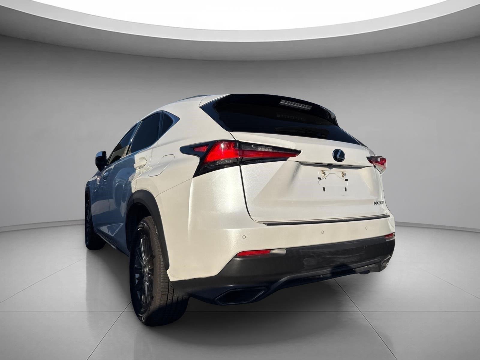 Used 2018 Eminent White Pearl Lexus Base image 9