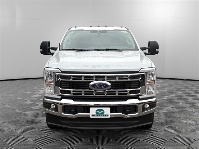 2026 Ford F-350 Super Duty Chassis Cab XLT - Photo 8