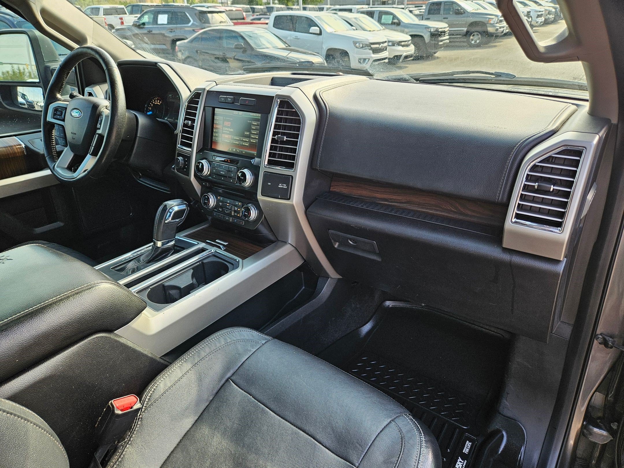 Used 2015 Magnetic Metallic Ford Lariat image 32