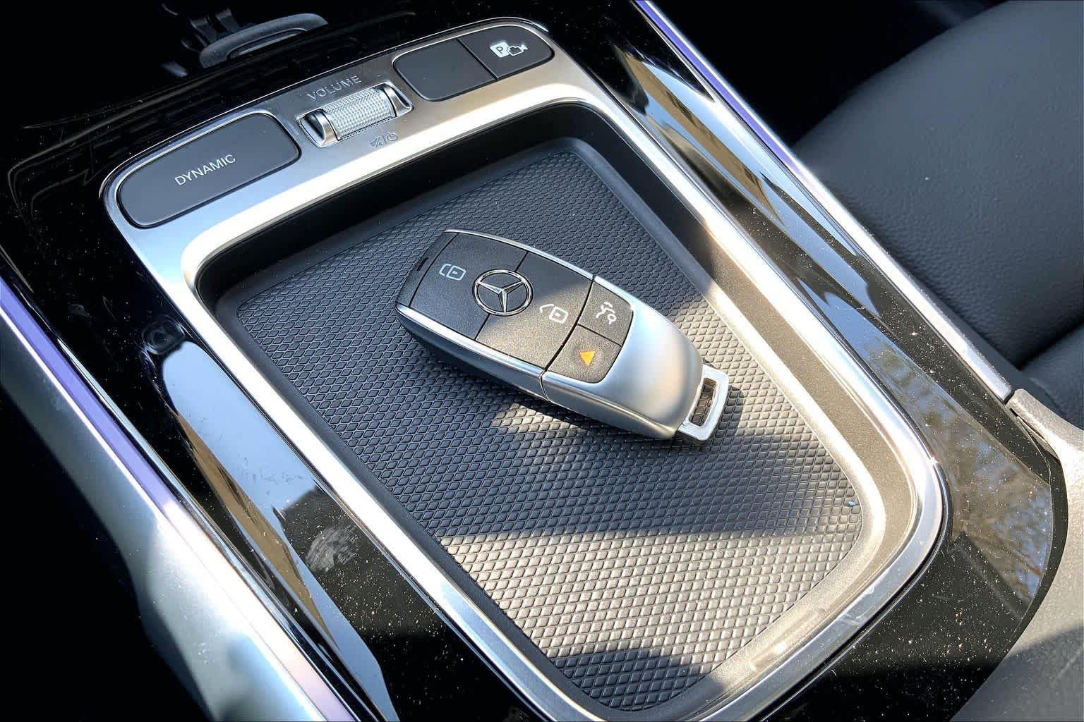 New 2026 Polar White Mercedes-Benz GLB 250 image 21