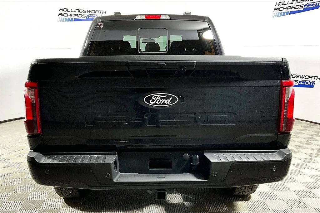 New 2025 Agate Black Metallic Ford XLT image 4