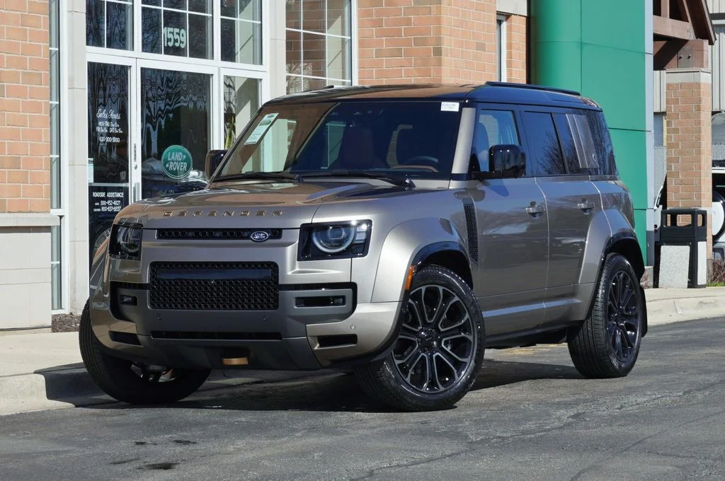 2026 Land Rover Defender 110 OCTA P635's photo