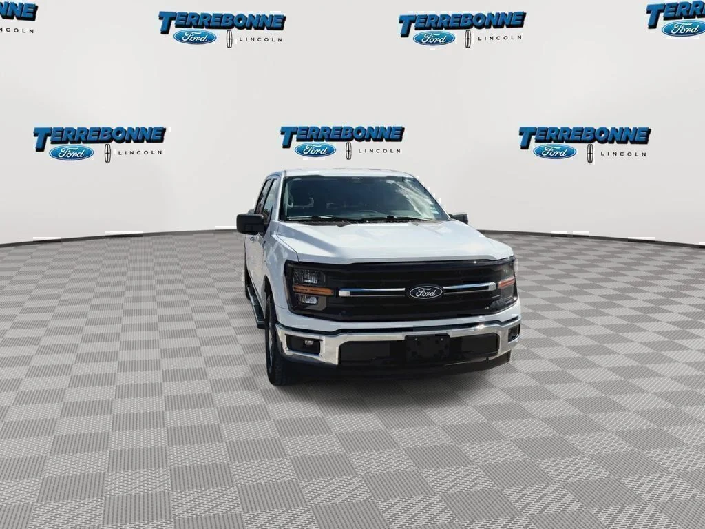 Used 2025 Oxford White Ford XLT image 3