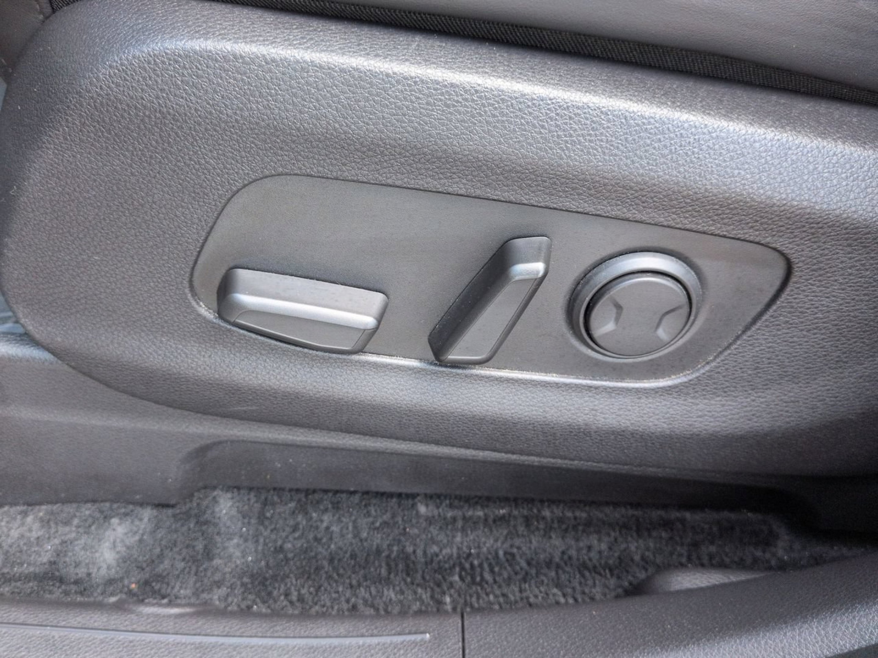 Certified Used 2024 Deep Chroma Blue Kia LX image 24