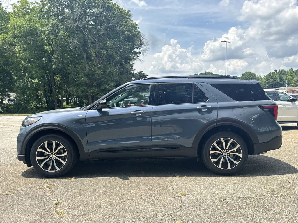 New 2026 Vapor Blue Metallic Ford ST-Line image 4