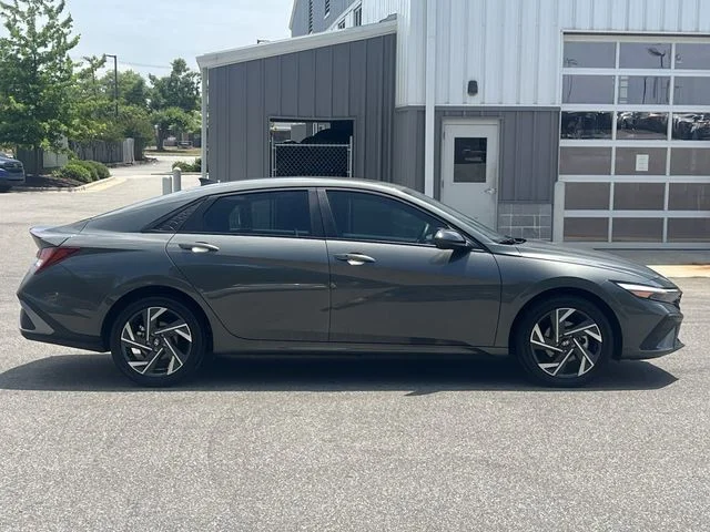 Used 2025 Gray Hyundai SEL Sport image 14