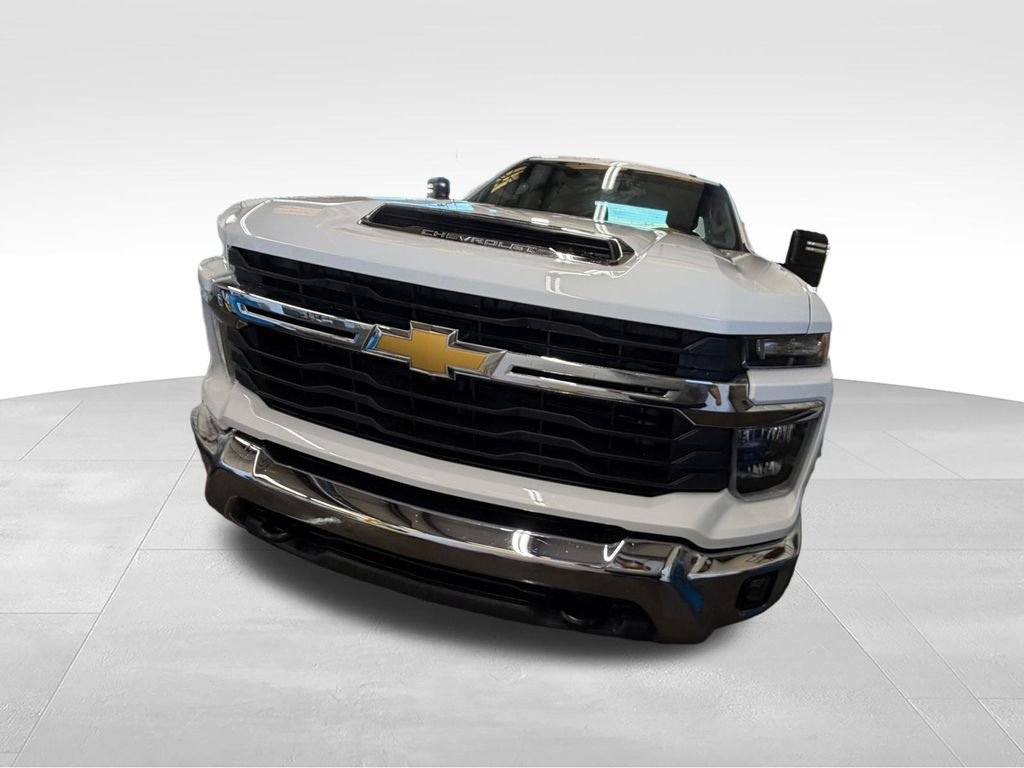 Used 2024 White Chevrolet LT image 7