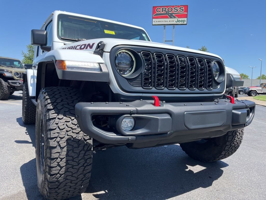 Used 2025 Bright White Clearcoat Jeep Rubicon X image 52