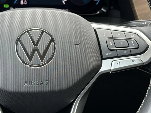 Used 2024  Volkswagen 2.0T SE w/Technology image 21