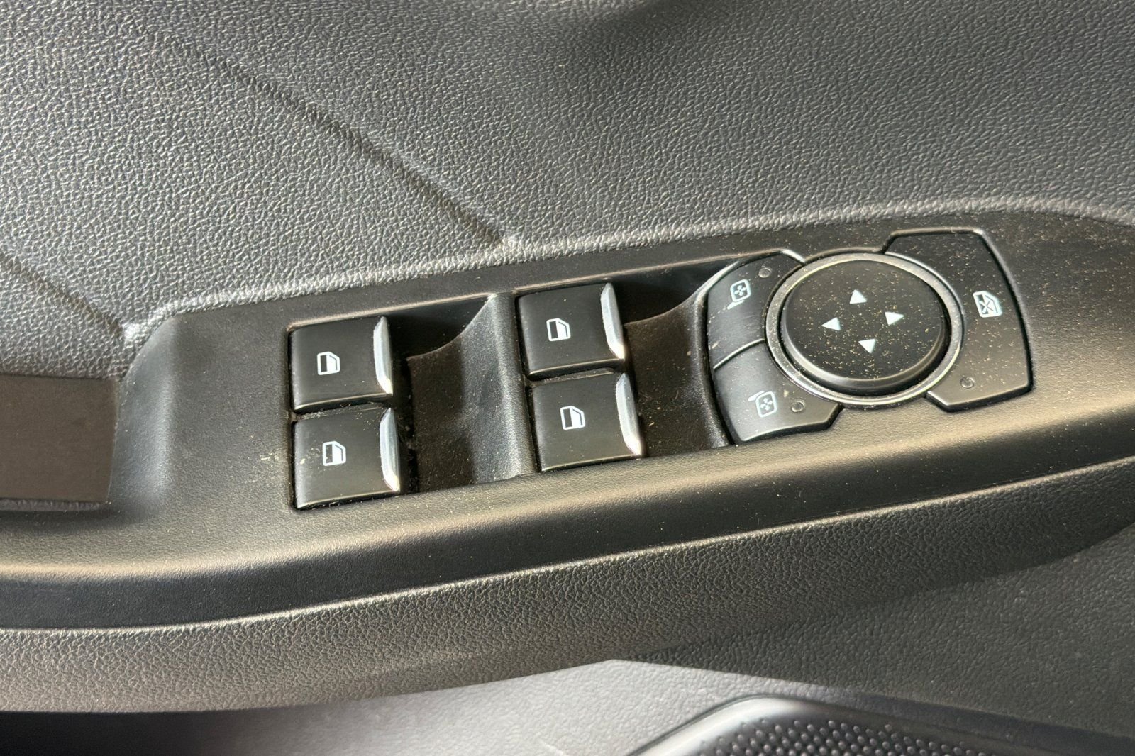Used 2024  Ford Platinum image 12