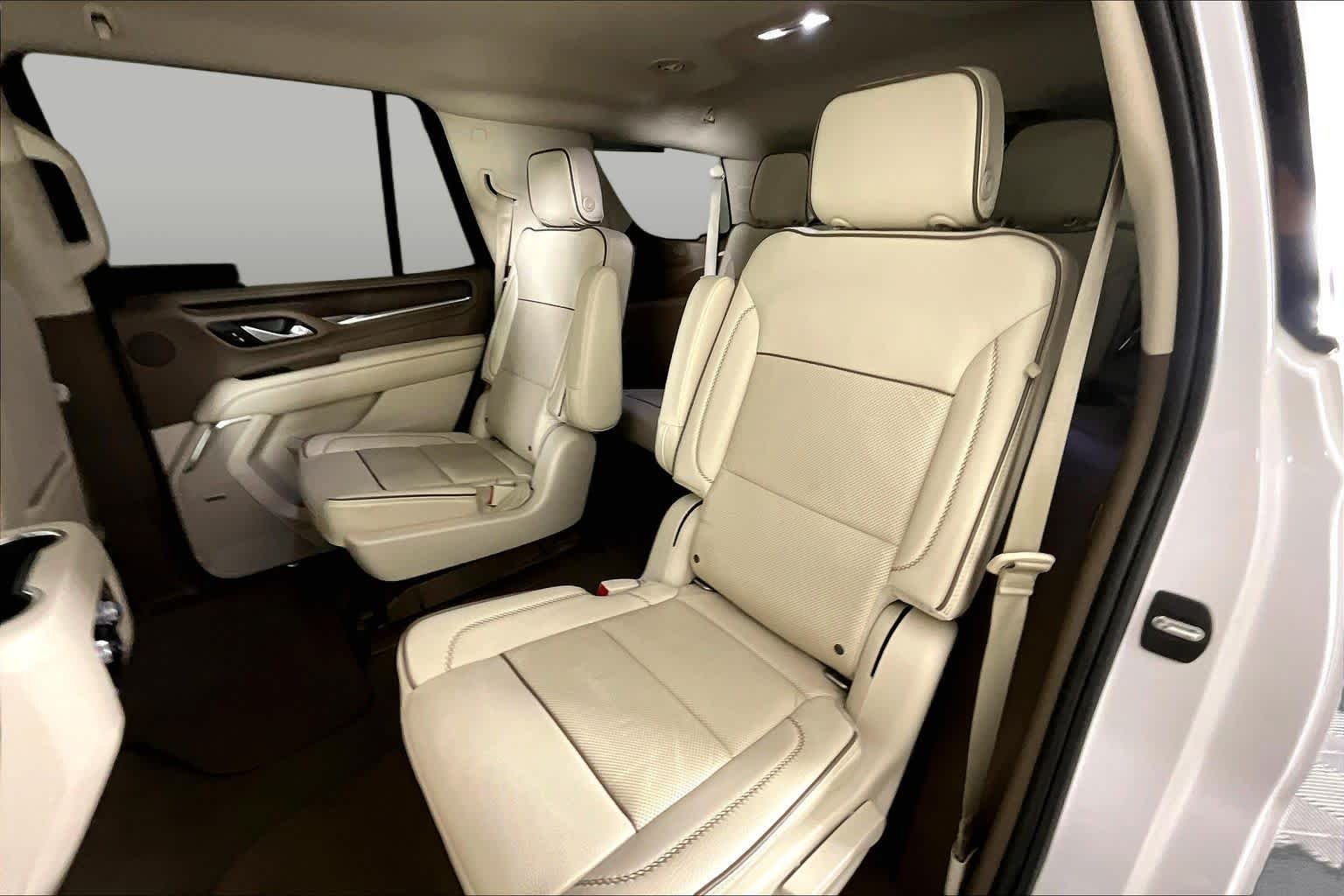 Used 2021 White Frost Tricoat GMC Denali image 18