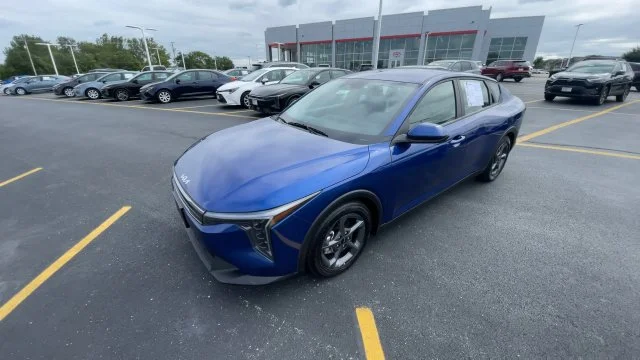 Used 2025 Blue Kia LXS image 6