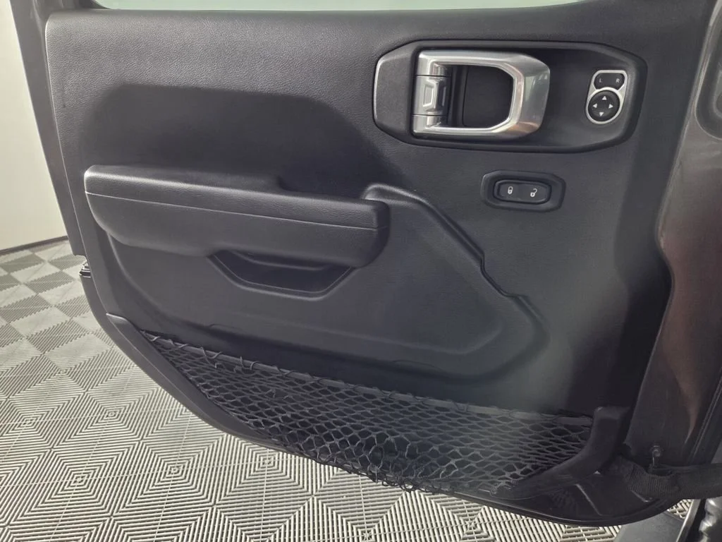 Used 2022 Granite Crystal Metallic Clearcoat Jeep Altitude image 19