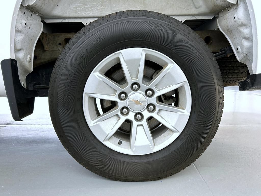 Used 2023 SUMMIT WHITE Chevrolet LT image 22