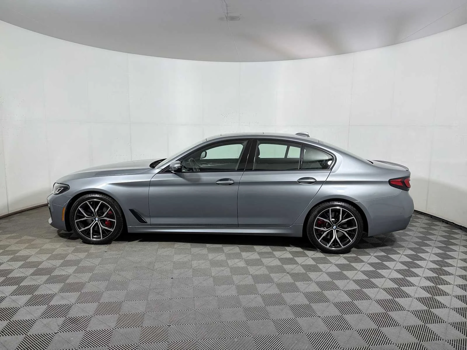 Certified Used 2023 Skyscraper Grey Metallic BMW 530i xDrive image 4