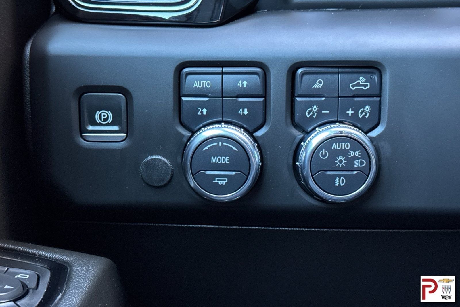 Used 2025 Gray GMC AT4 image 31