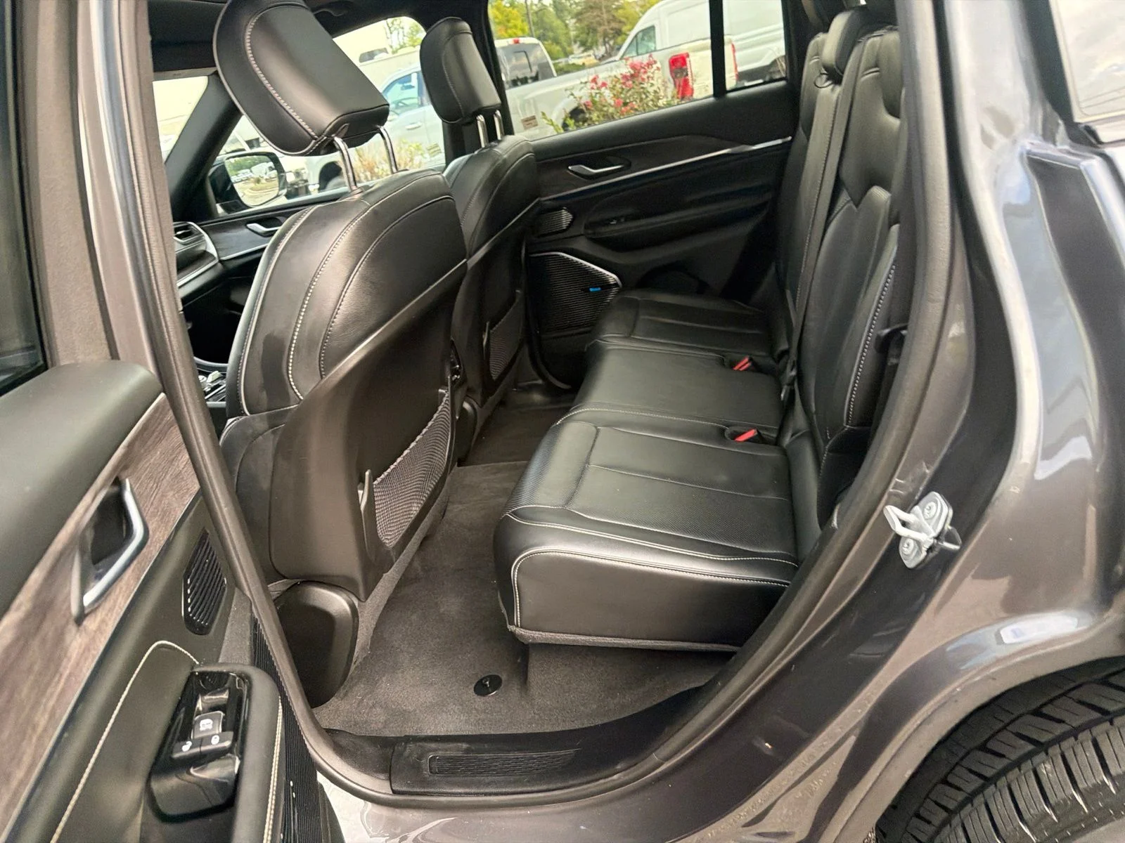 Used 2022 Metallic Jeep Overland image 6