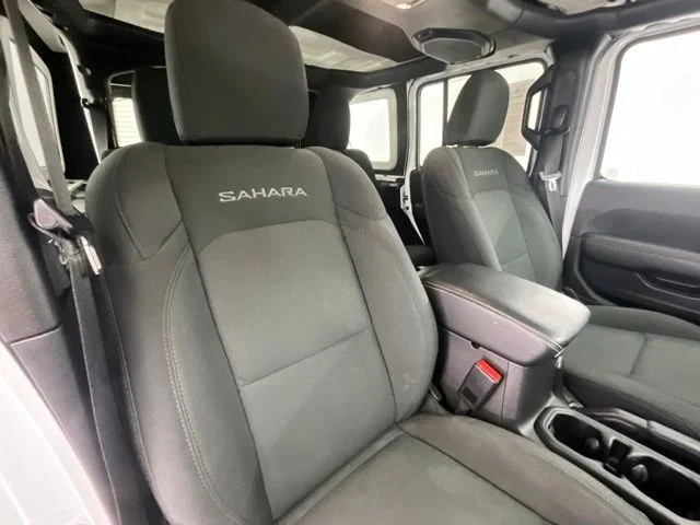 Used 2022 White Jeep Unlimited Sahara image 13