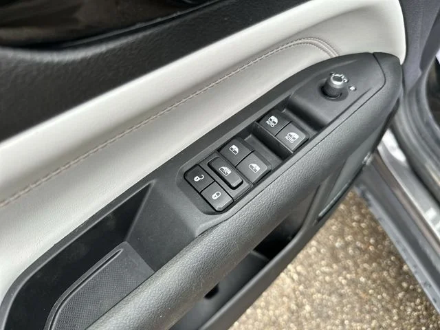 Used 2024 Metallic Jeep Limited image 17