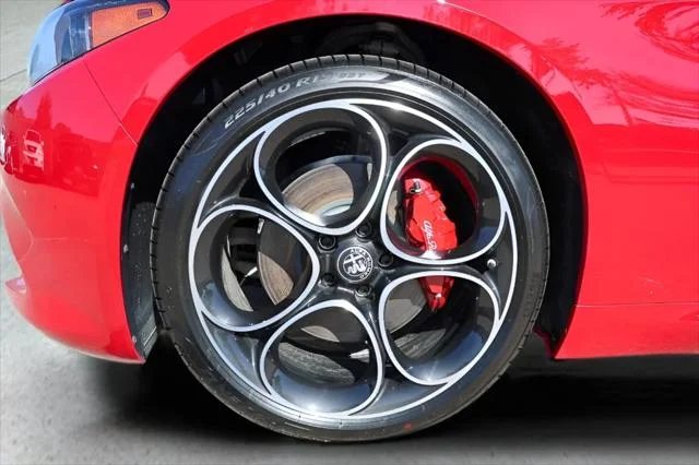 New 2025 Alfa Rosso (Red) Exterior Paint Alfa Romeo  image 23