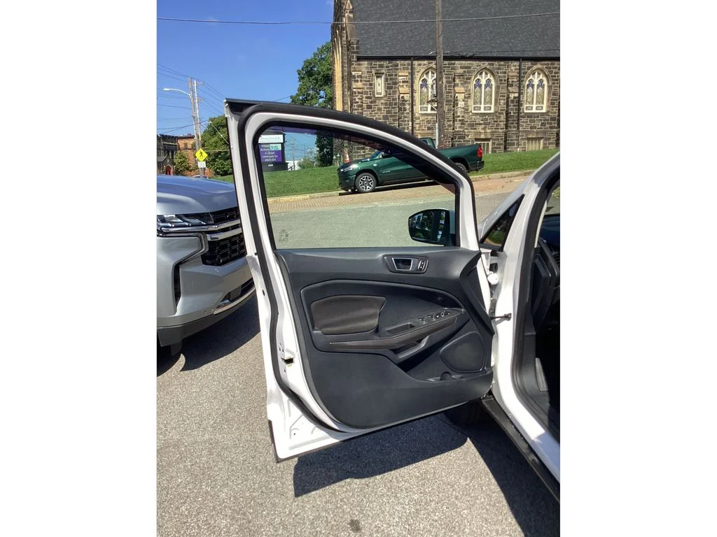 Used 2018 White Ford SE image 17