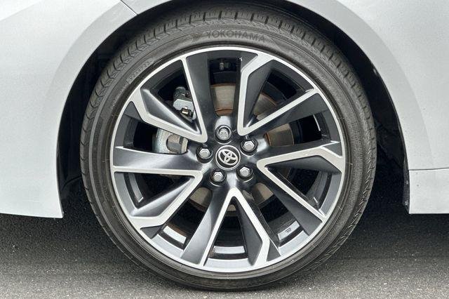Certified Used 2020 CLASSIC SILVER MET Toyota  image 28