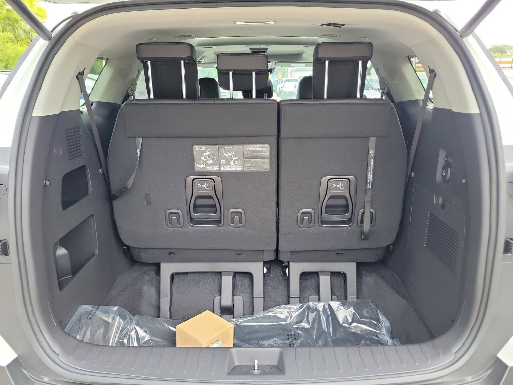 New 2026 Snow White Pearl Kia SX Prestige image 14