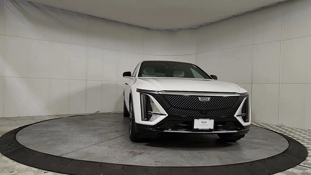 Used 2024 White Cadillac Luxury image 3