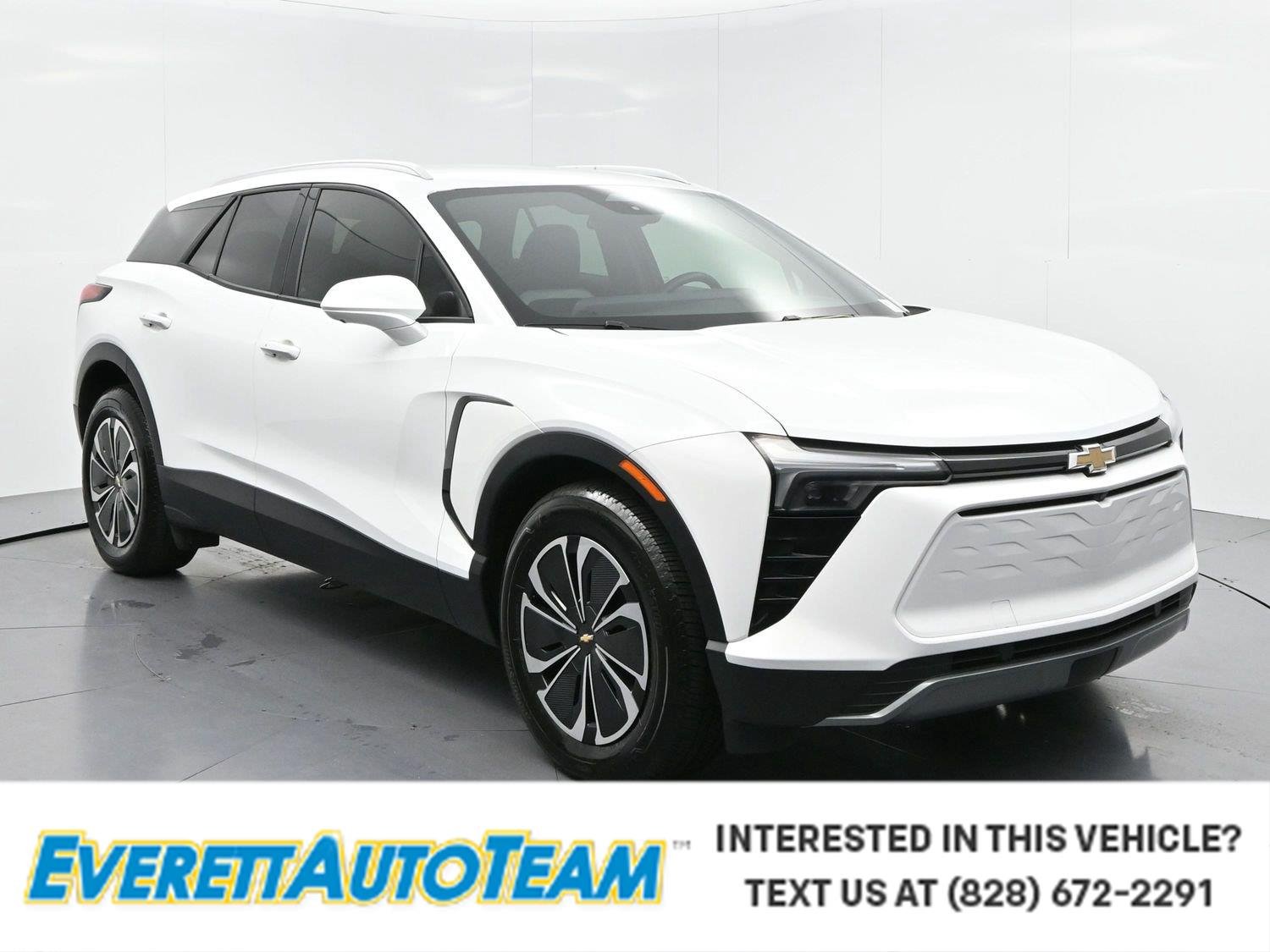 Used 2024 Summit White Chevrolet LT image 1
