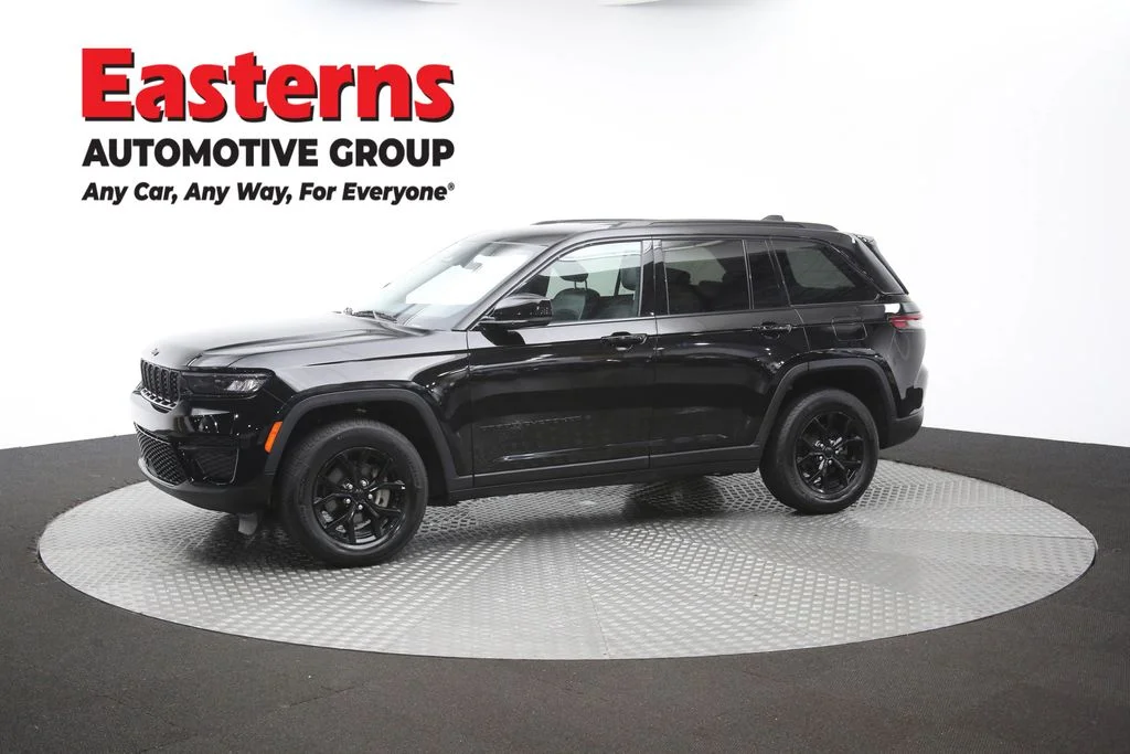 Used 2025 Black Jeep Altitude image 58