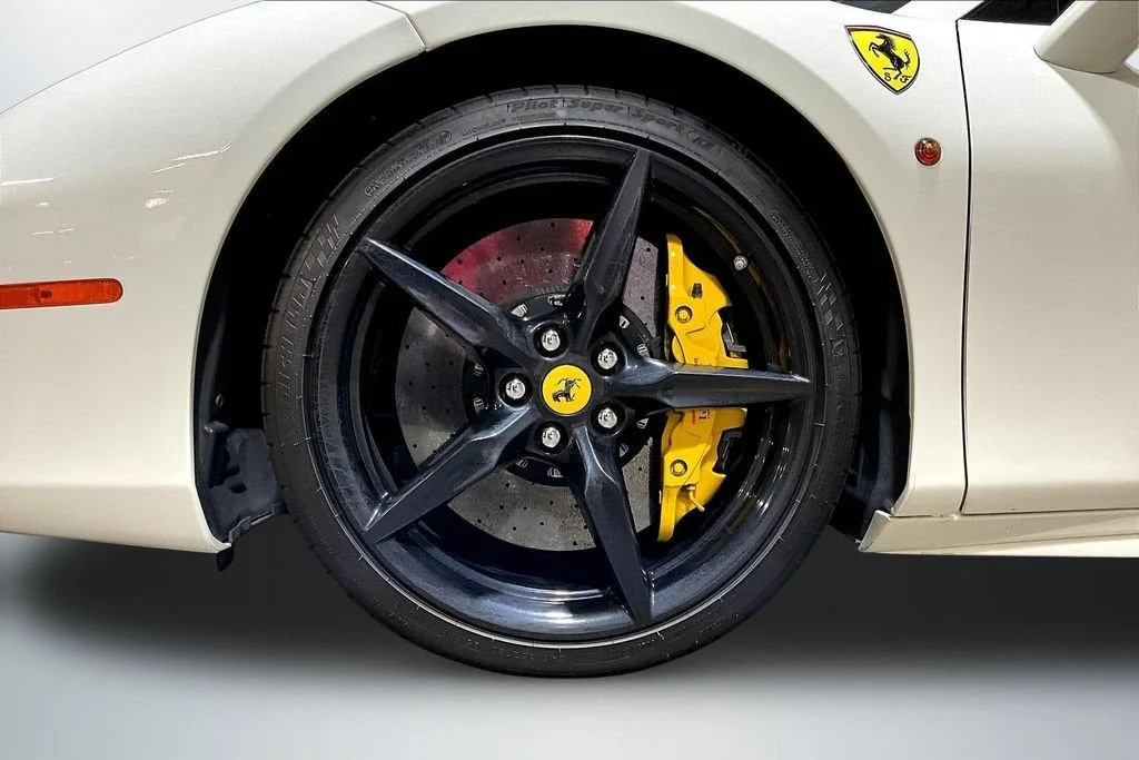 Used 2019 Bianco Avus Ferrari  image 28