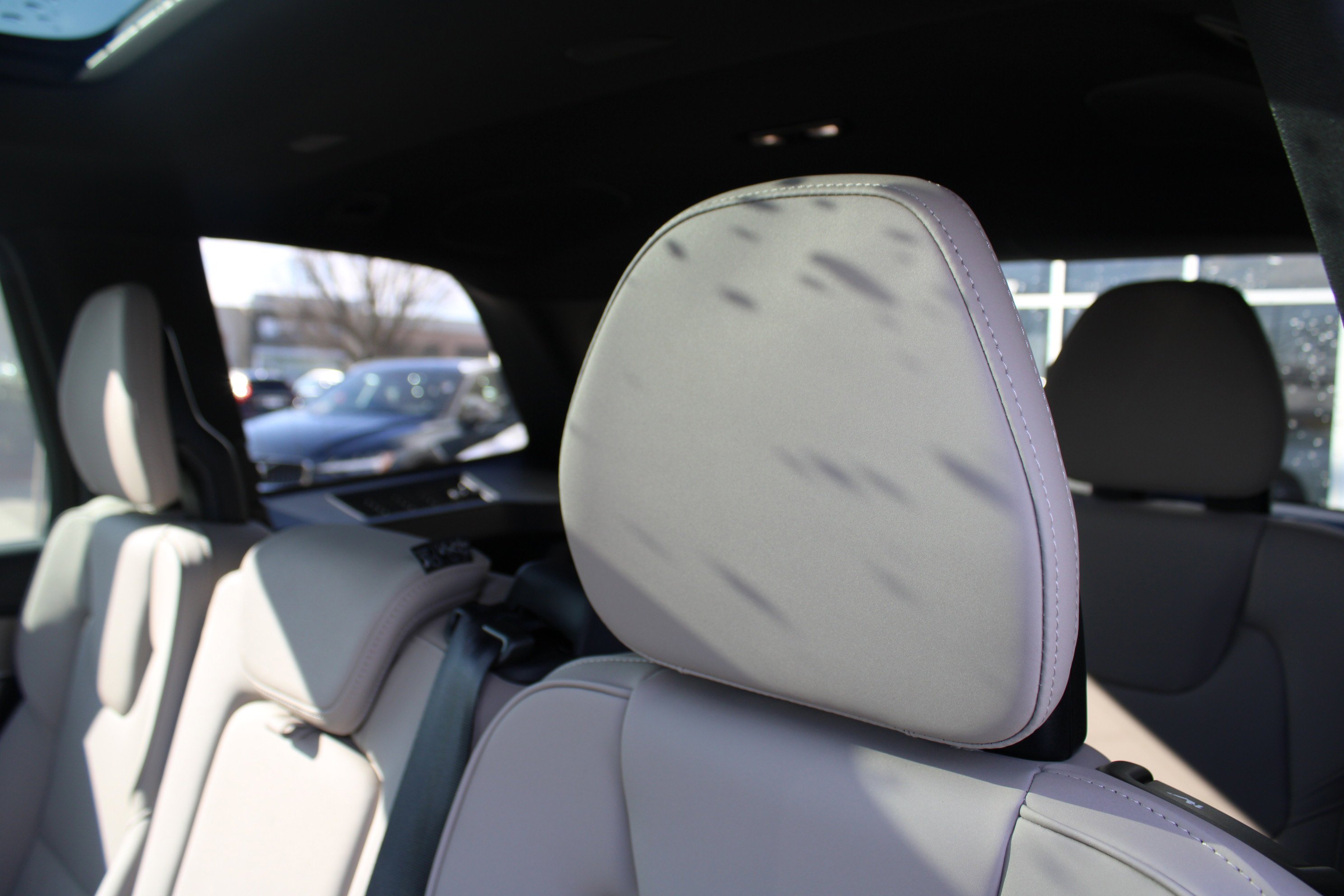 New 2026 Onyx Black Metallic Volvo Plus image 37