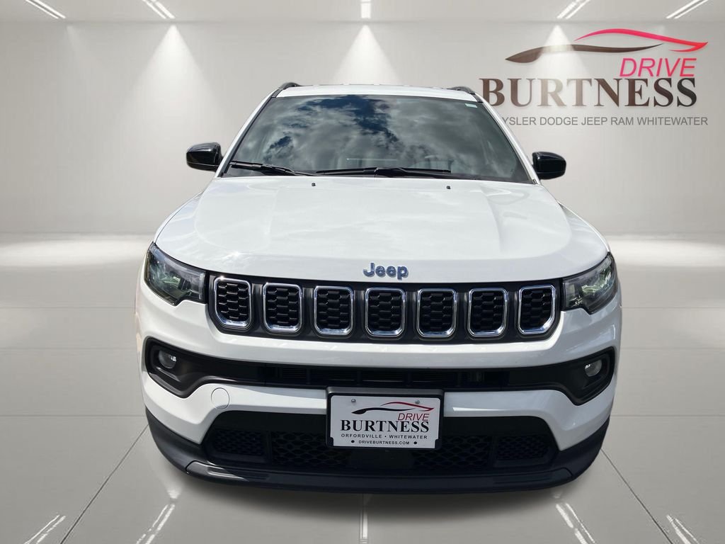 Used 2024 White/off-white Jeep Latitude image 3