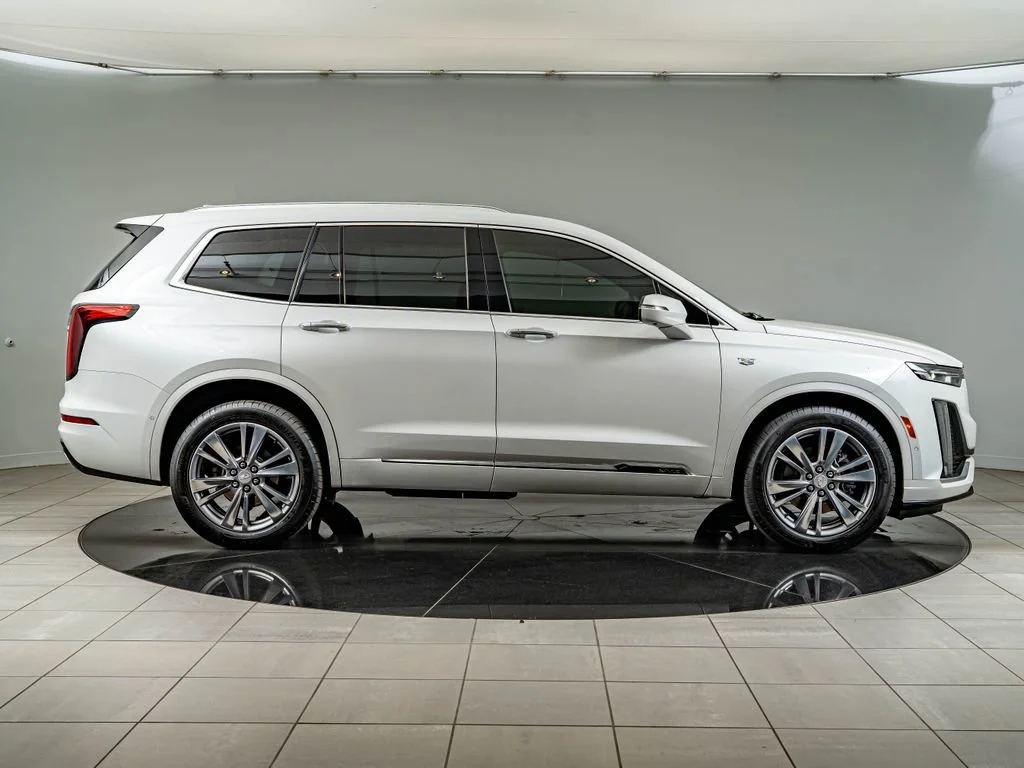 Used 2025 Crystal White Tricoat Cadillac Premium Luxury image 4