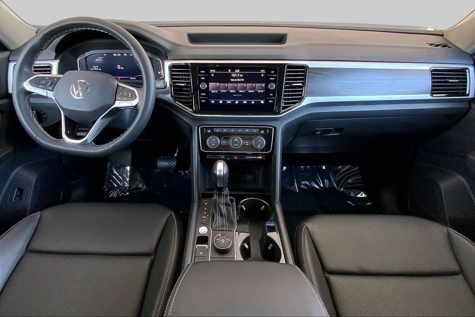 Used 2023 Pure White Volkswagen 3.6L V6 SE w/Technology image 16