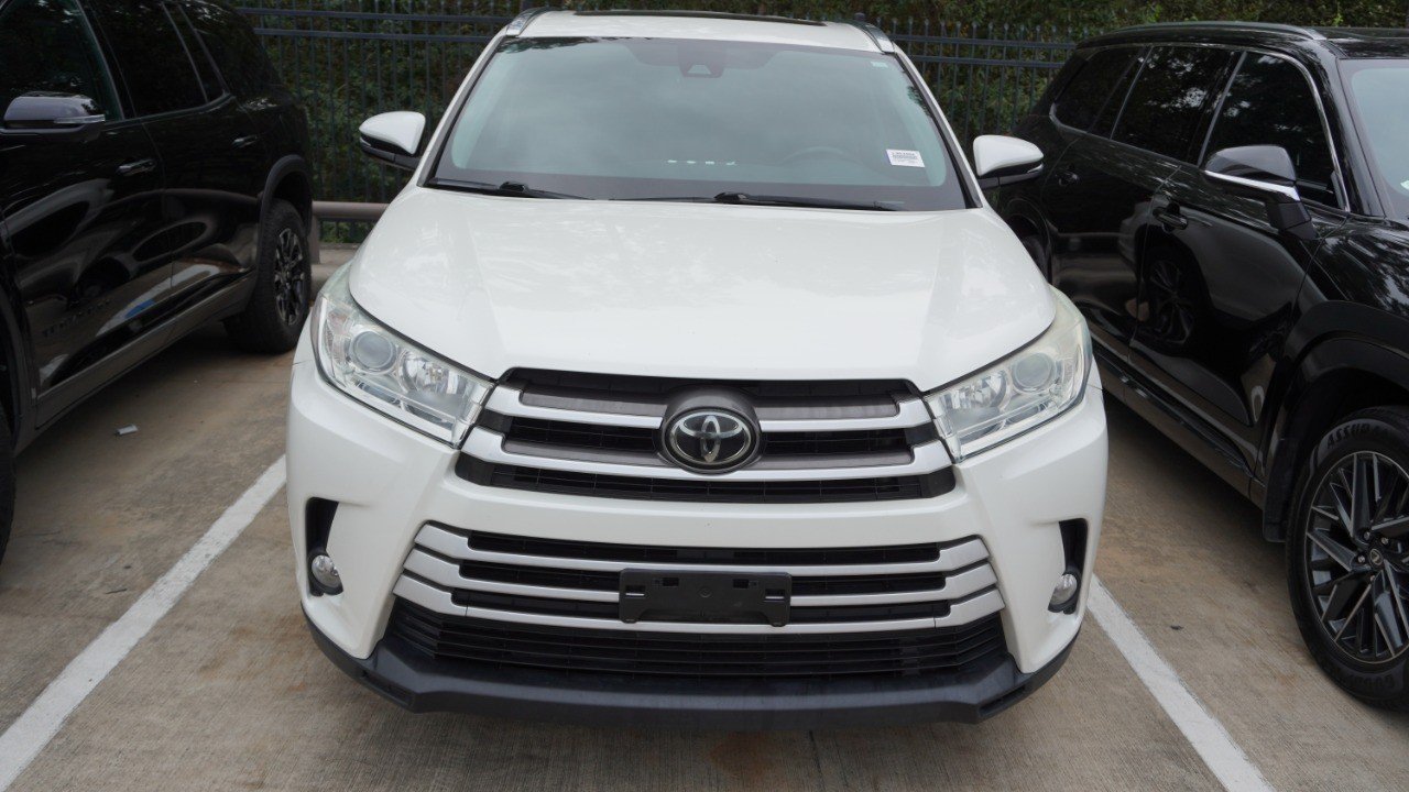 Used 2019 White Toyota XLE image 2