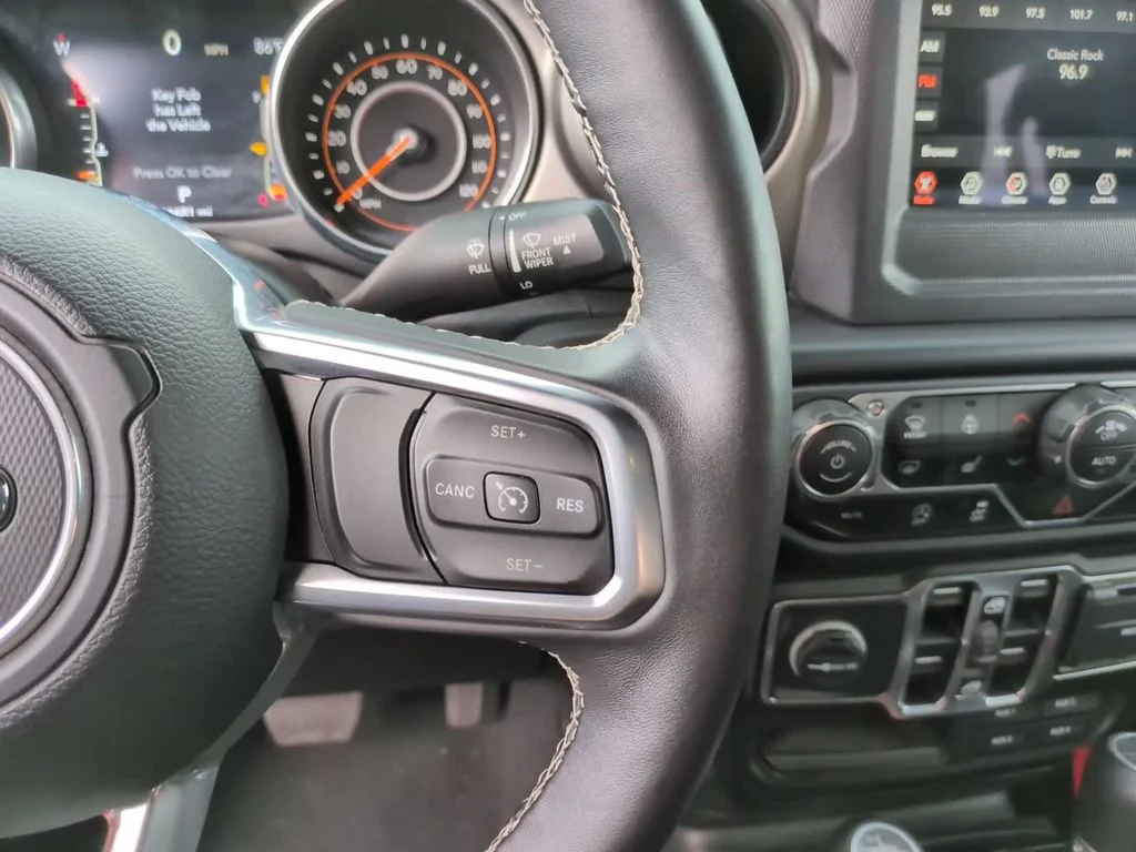 Used 2020 Red Jeep Sport image 19