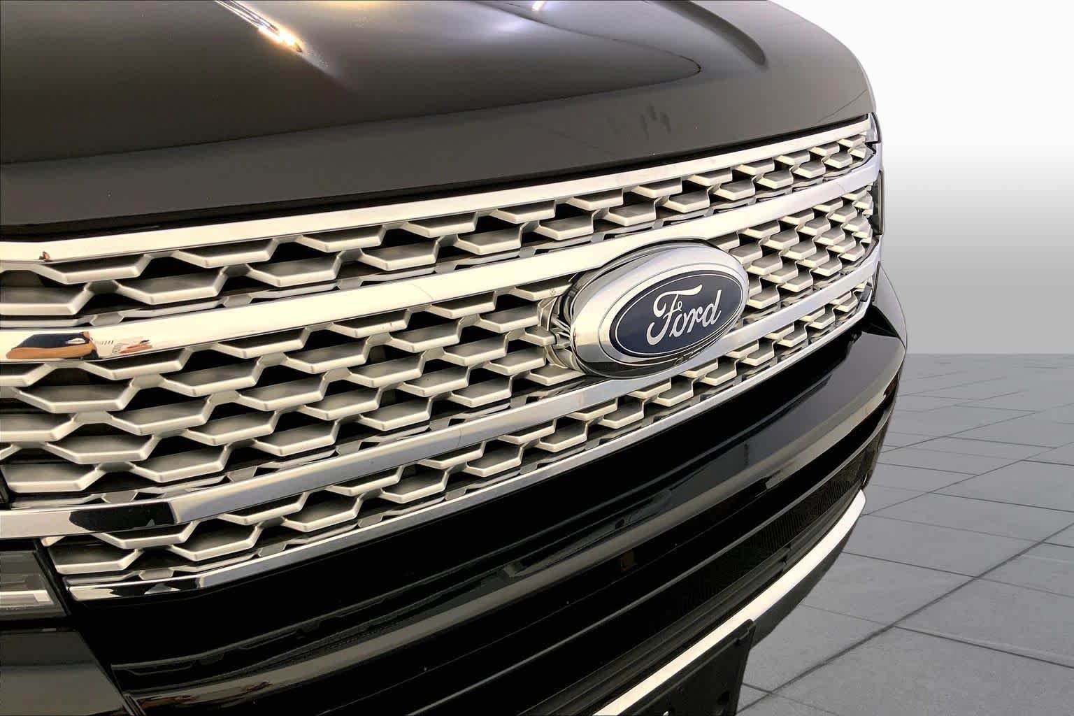 Used 2019 Agate Black Metallic Ford Platinum image 32