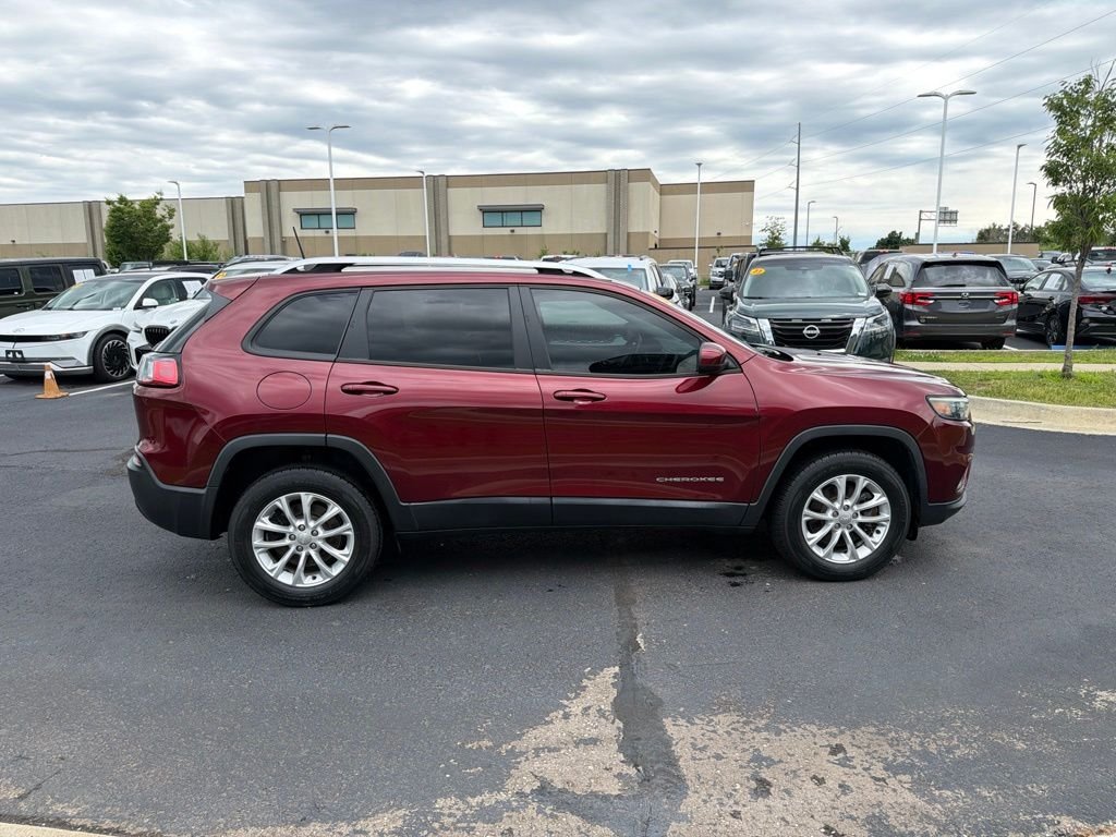 Used 2020 Red Jeep Latitude image 8