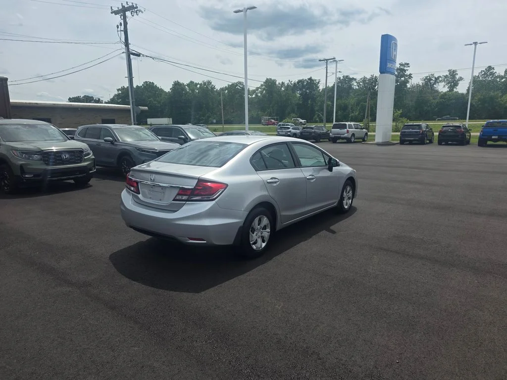 Used 2014 Alabaster Silver Metallic Honda LX image 3