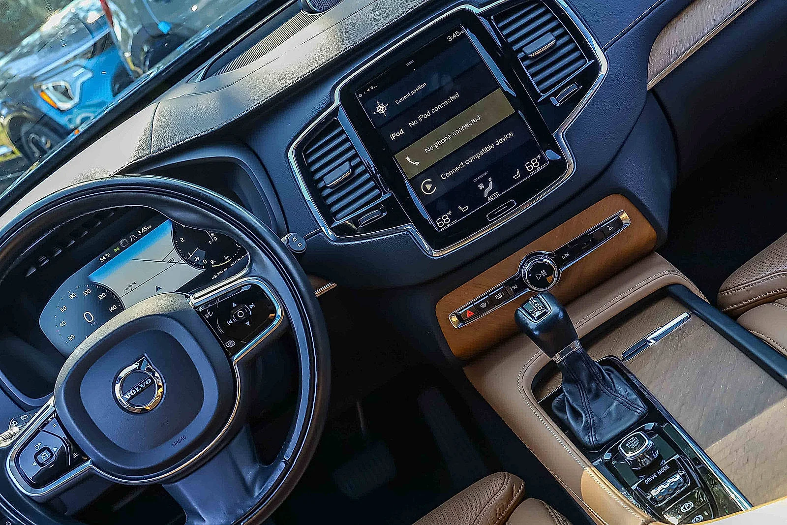 Used 2018  Volvo Inscription image 18
