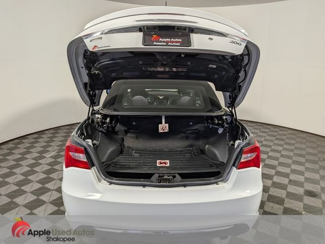 Used 2012 White Chrysler Touring image 7