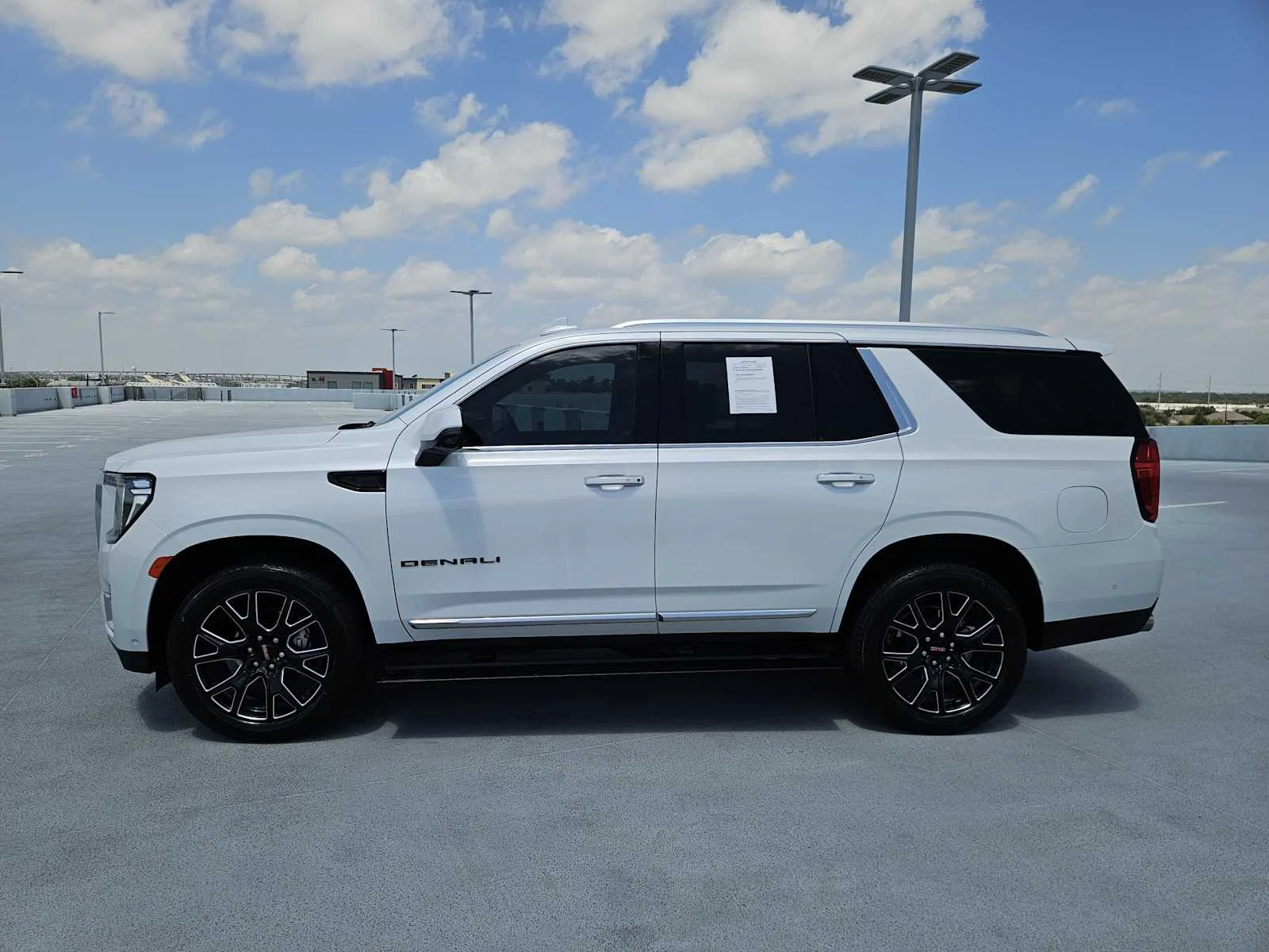 Used 2023 White Frost Tricoat GMC Denali image 4