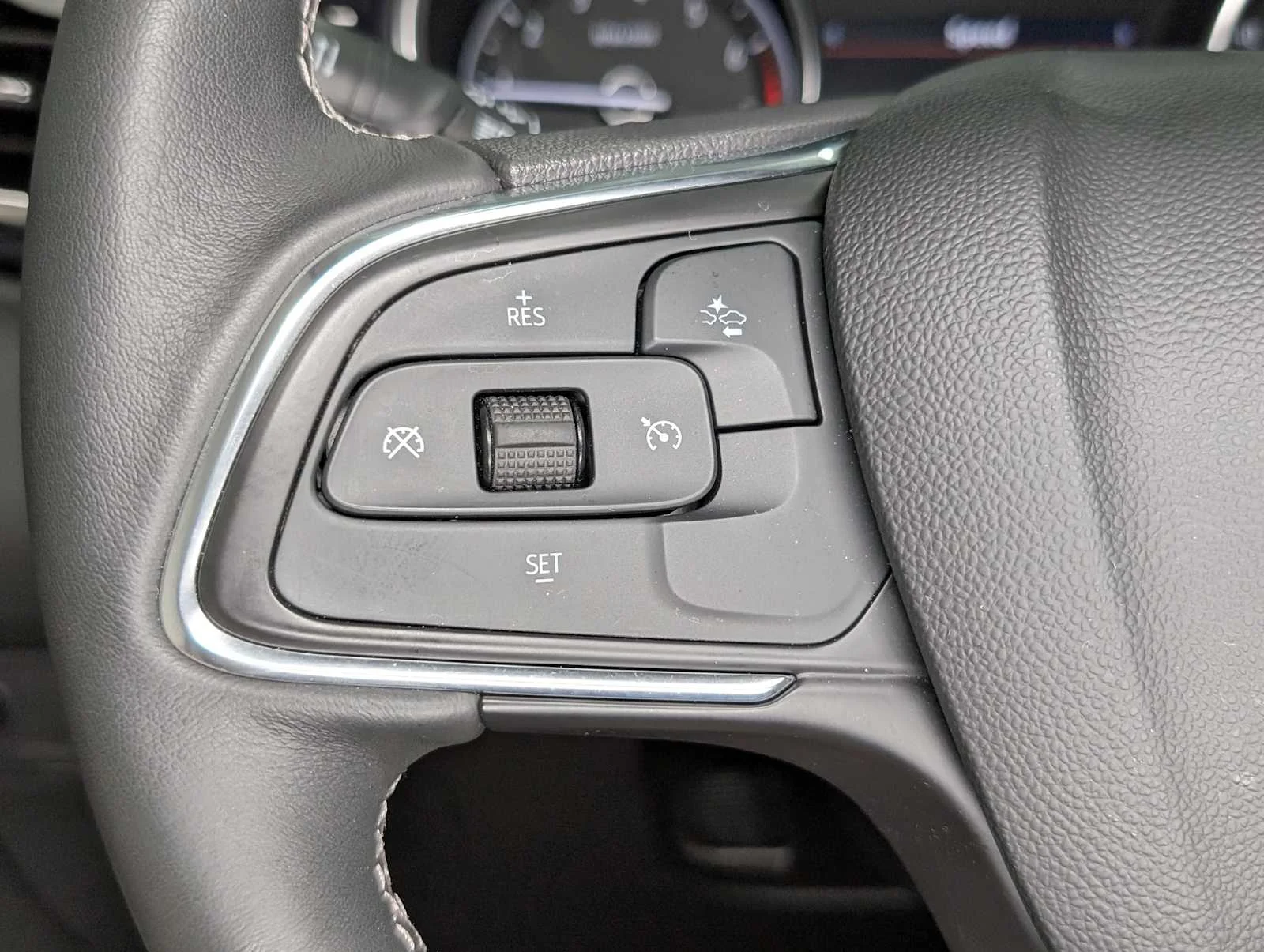 Used 2023 Summit White Buick Preferred image 34
