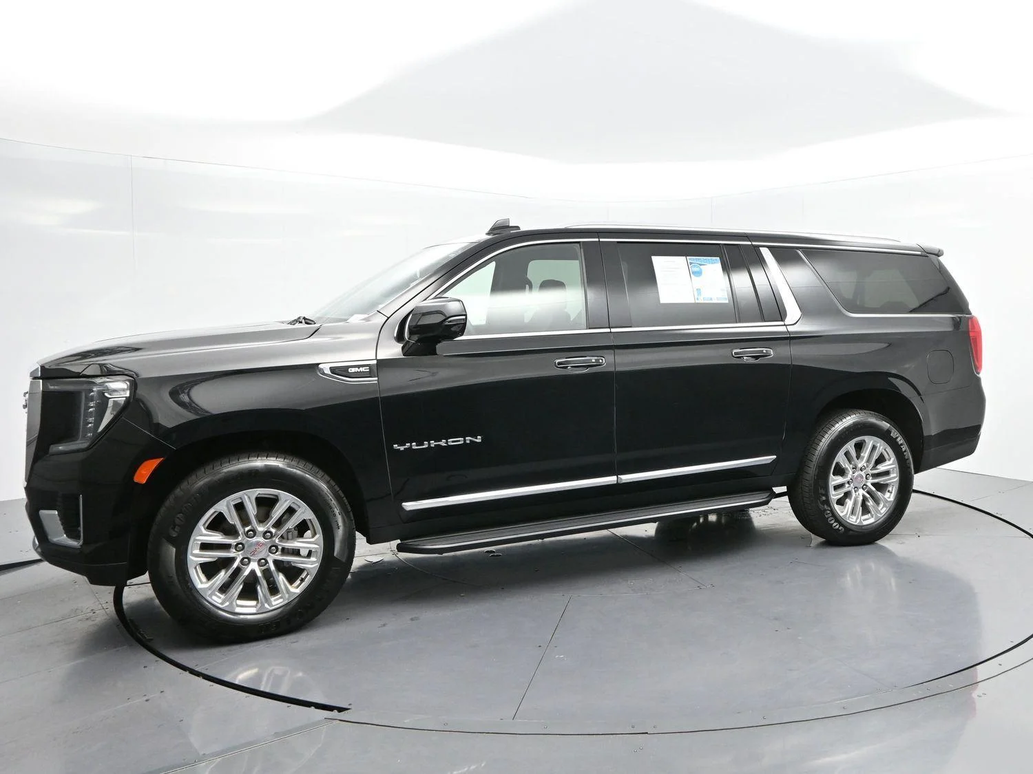 Used 2023 Onyx Black GMC SLT image 4