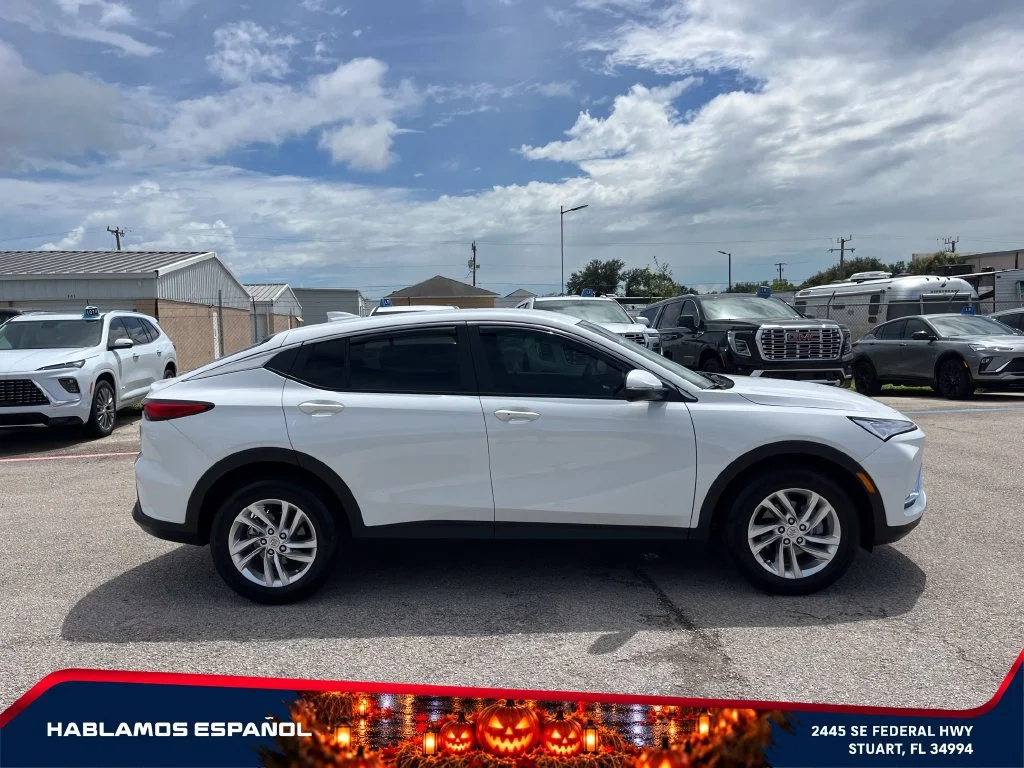 Used 2025 Summit White Buick Preferred image 8